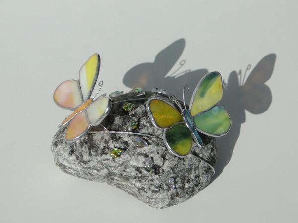 Designvorlage Glasdeko Schmetterlinge am Stein
